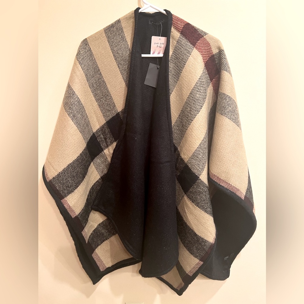 Plaid/Black reversible open front cape. OS